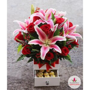 box con rosas, lirios perfumados