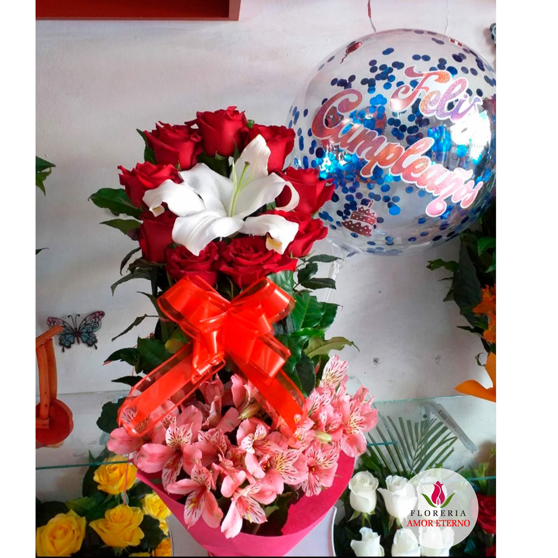 Arreglo de rosas con globo personalizado