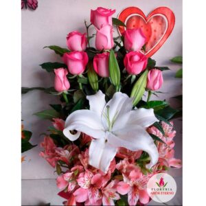 Arreglo de rosas fucsias con liliuns perfumado