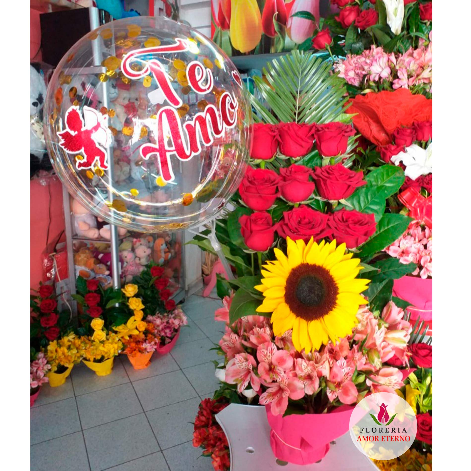 Arreglo de rosas con globo "Te Amo"