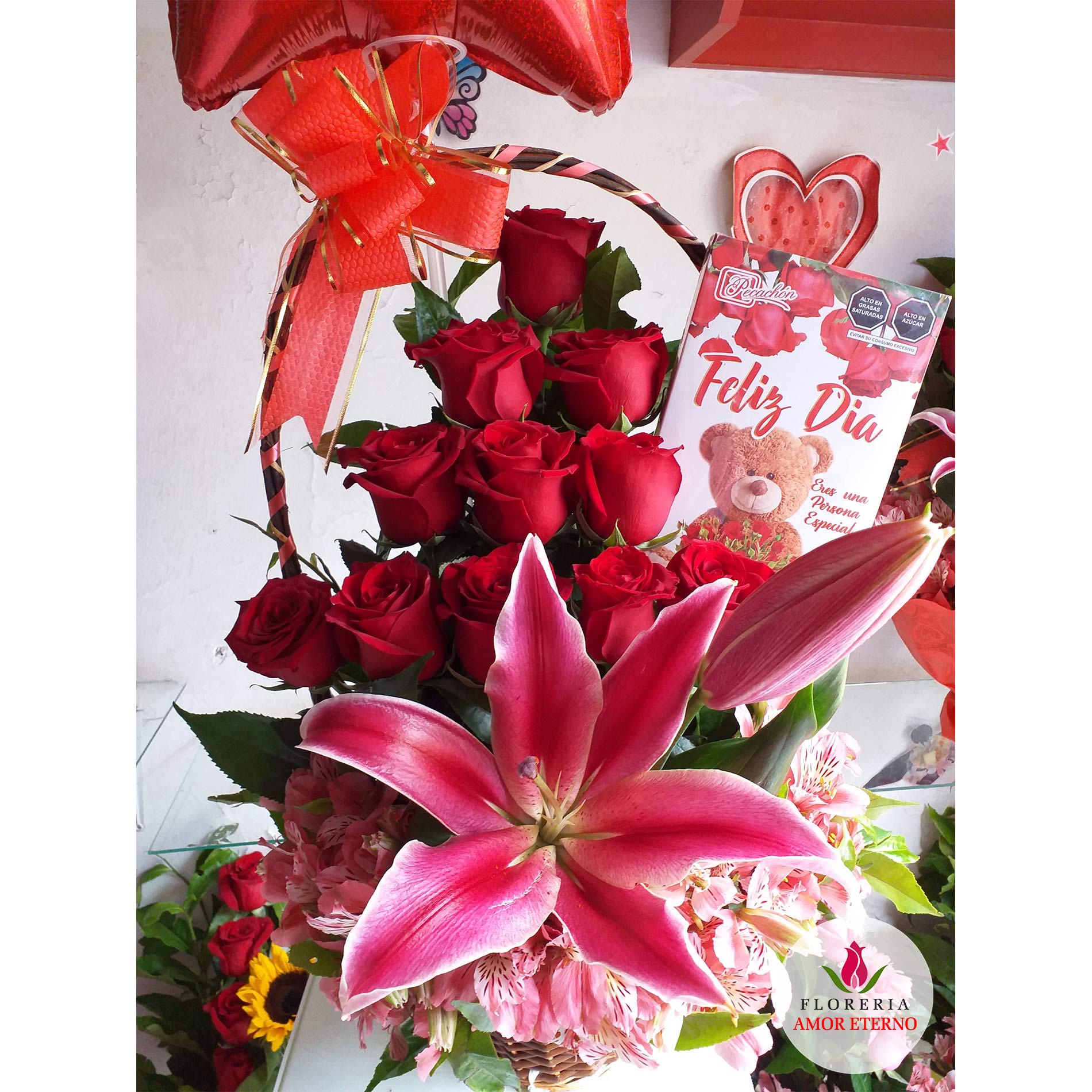 Arreglo floral rosas con lirio perfumado