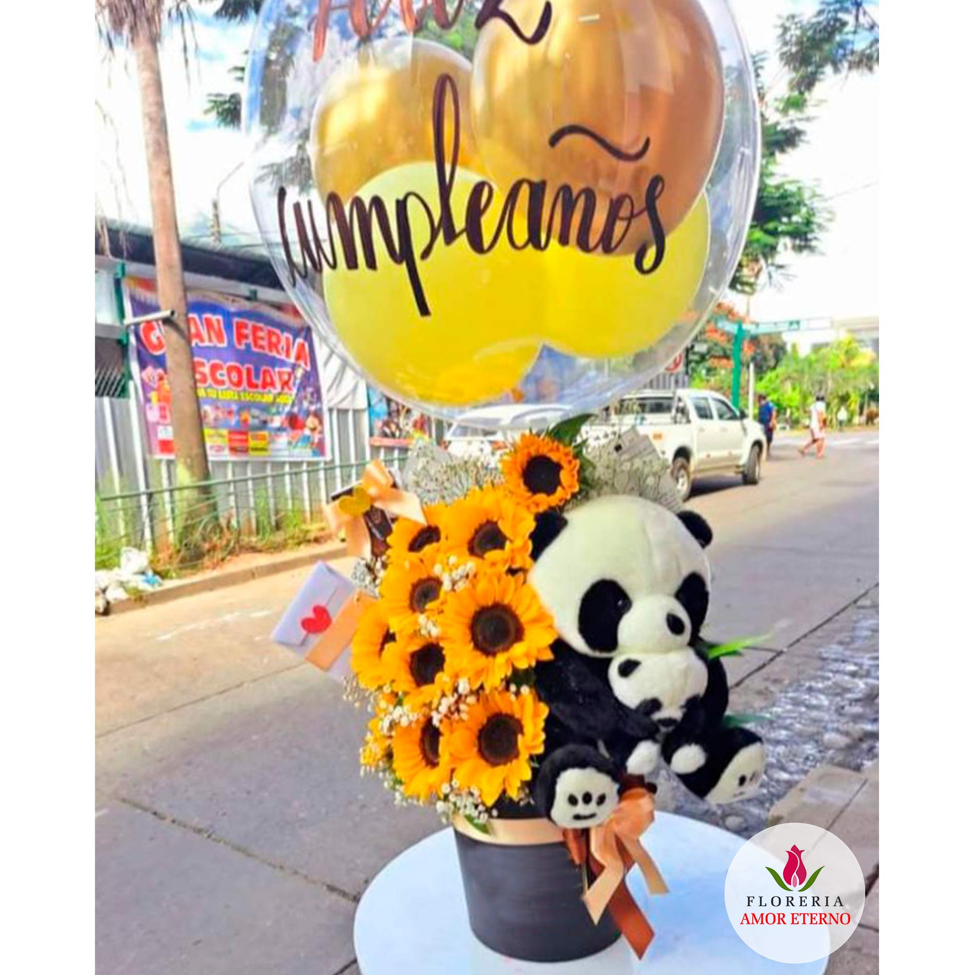 Arreglo en canasta rosas y girasoles