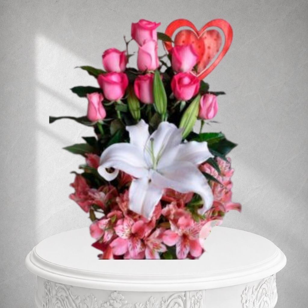 Arreglo de rosas fucsias con liliuns perfumado